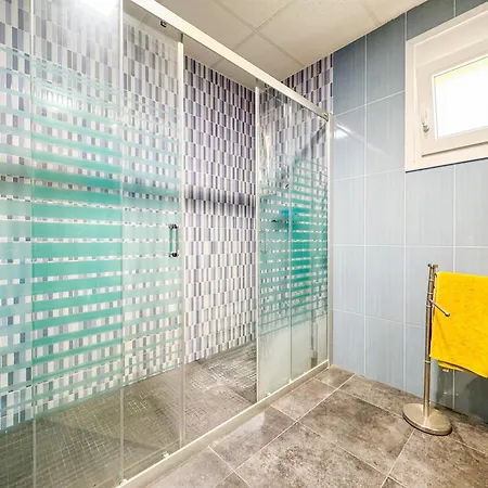 Yenny Villa